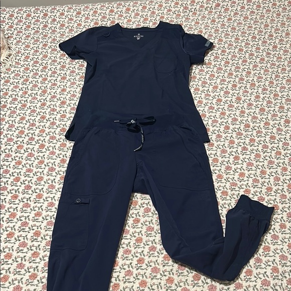 Med Couture Navy Blue Scrub set XS top and XS jogger bottoms - Picture 1 of 1